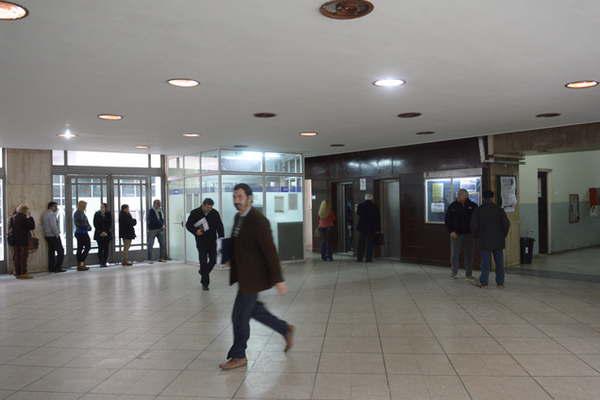 Apaleoacute a mujer violoacute exclusioacuten y es ocupa en la casa con novia nueva