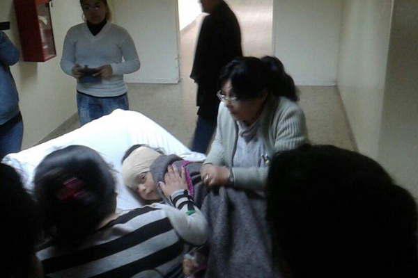 El primer implante coclear en Las Termas beneficioacute a una nintildea