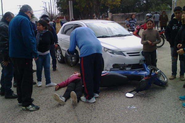 Una joven que iba con su hija de 1 mes de vida y su madre protagonizaron un accidente