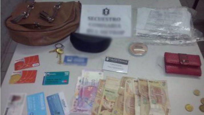 Robaron una billetera con 2000 y los atraparon horas despueacutes