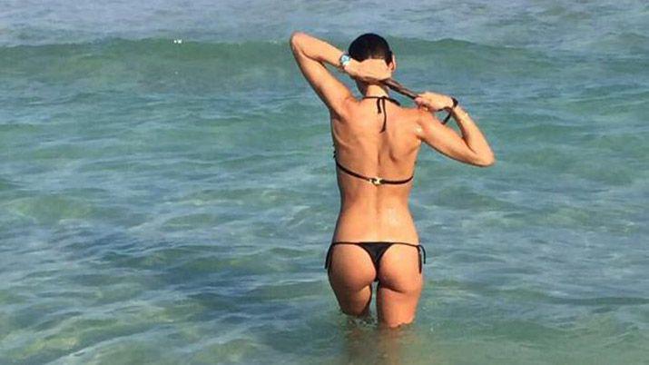 Pampita se divierte en las playas de Miami tras fugarse de Showmatch