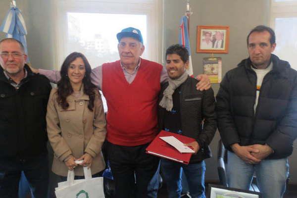 El marchista Juan Manuel Cano Ceres fue distinguido por la Comuna