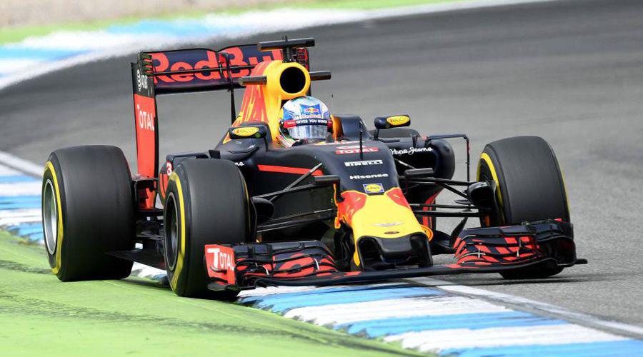 Mercedes Red Bull y Ferrari lucharaacuten por la pole en Alemania