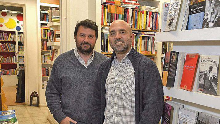 Un cafeacute y un libro en un mundo de utopiacuteas