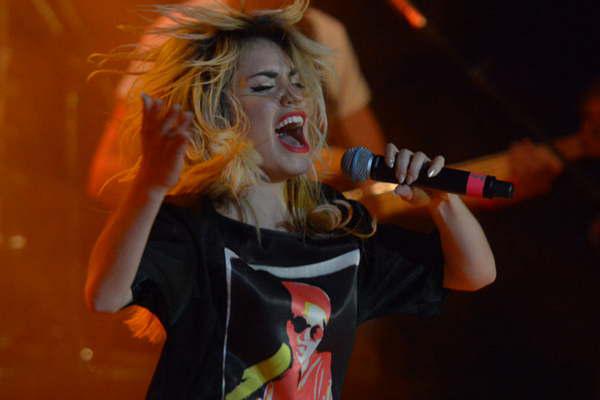 Soy un CD que refleja a Mariana Espoacutesito