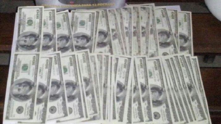 Tres adolescentes robaron 20 mil pesos 5 mil doacutelares y joyas