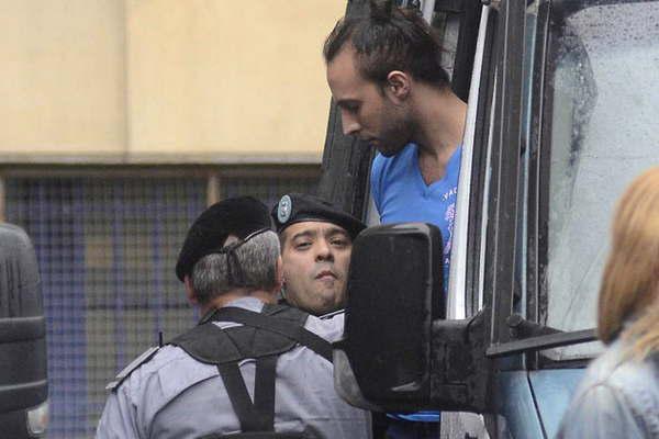 Farintildea apuntoacute contra Cristina Neacutestor y Maacuteximo Kirchner