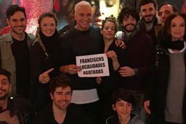 Flavio Mendoza festejoacute el eacutexito de Franciscus 