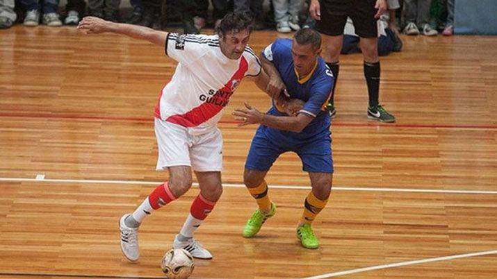 Las glorias de River y Boca jugaraacuten el claacutesico en Santiago