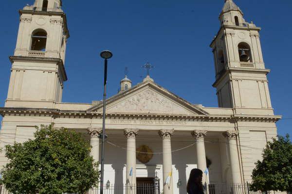 A doacutende se pueden donar pantildeales ropa calzados golosinas y alimentos para que los pequentildeos celebren su diacutea