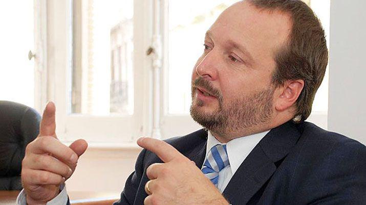 Sabbatella brindaraacute una charla abierta en la plaza Absaloacuten Rojas