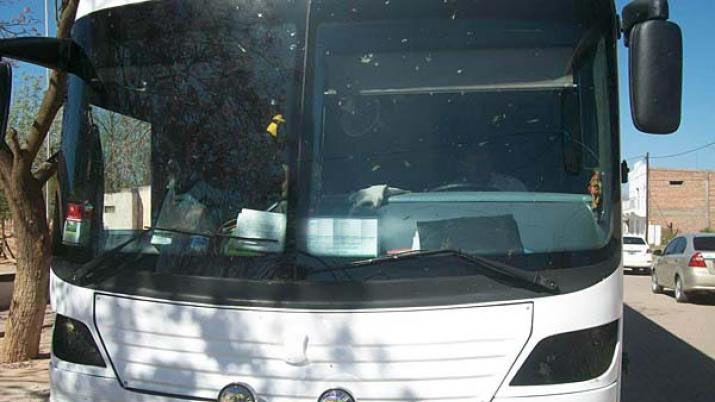 Viajaba en colectivo se descompensó y murió