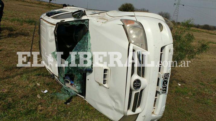 Dos personas resultaron lesionadas en espectacular vuelco en Friacuteas