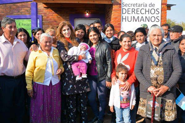 Claudia de Zamora- Queremos construir viviendas dignas en el lugar donde siempre han vivido