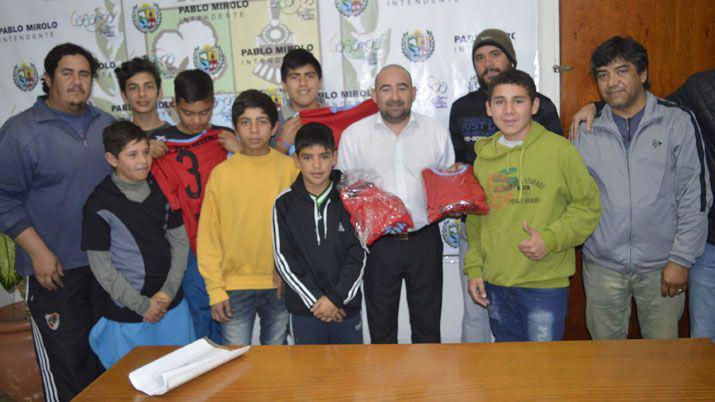 La escuela de f�tbol del barrio Palermo representar� a la ciudad 