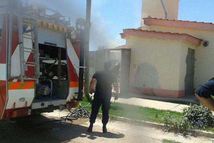 Los bomberos trabajaron intensamente Foto archivo