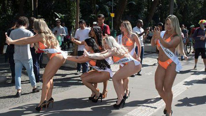 Las chicas de Miss Bum Bum jugaron al Pokeacutemon Go en las calles de San Pablo