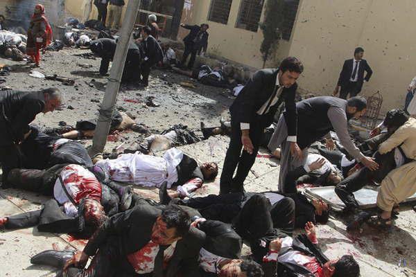 Al menos 70 muertos en ataque suicida y tiroteo en un hospital