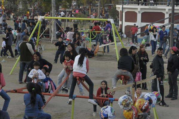 La Municipalidad organiza los festejos por el Diacutea del Nintildeo