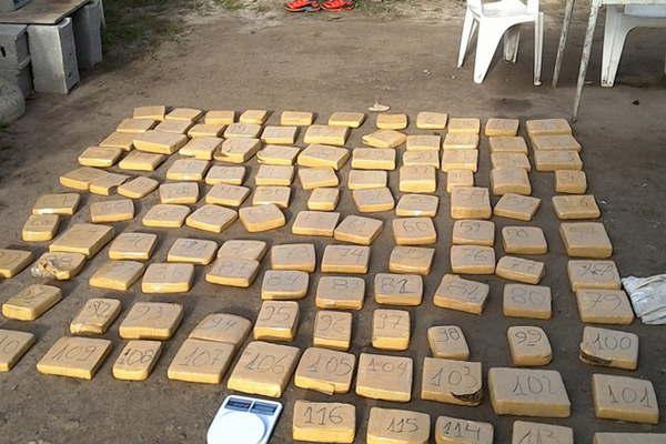 Excarcelan a fabricante de placas ligado al secuestro de 100 kg de droga