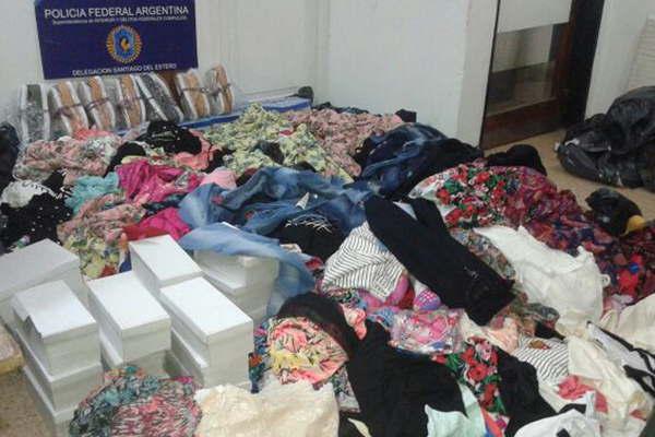 Interceptan un colectivo y secuestran mercaderiacutea ilegal que se dirigiacutea a Salta