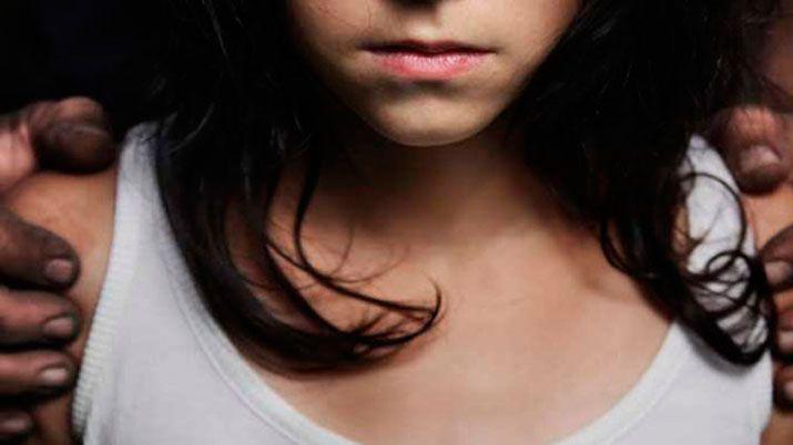 Acusan a un hombre de tocar los pechos a una menor de 14