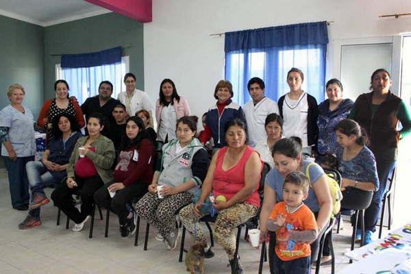 Meacutedicos Comunitarios dictaron un taller destinado a mujeres embarazadas en Loreto