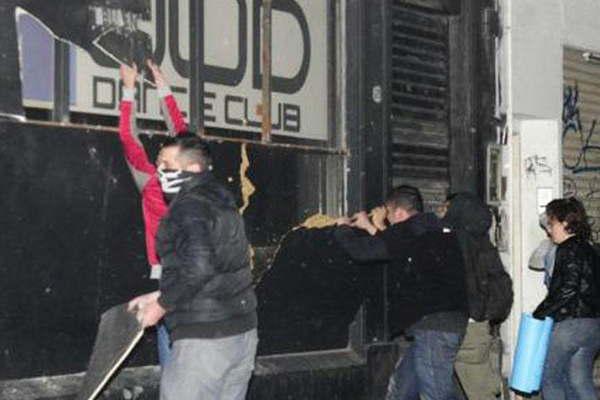 Seguacuten la autopsia ejecutaron a policiacutea de un tiro en la nuca