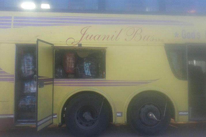 Secuestran maacutes de 100 mil pesos en mercaderiacutea ilegal