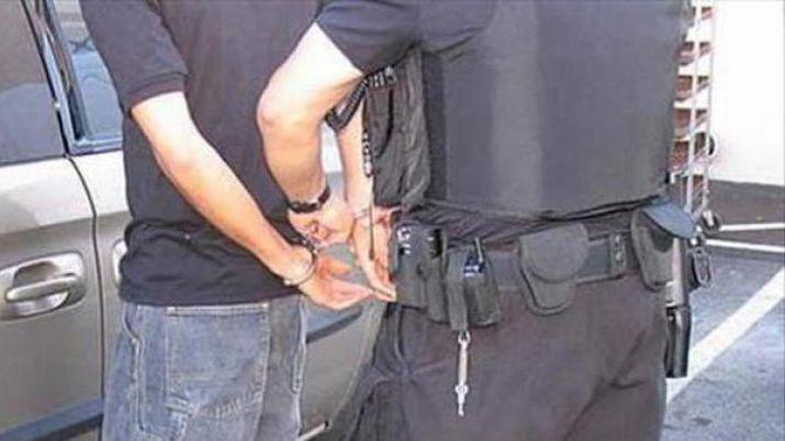 Redujo al ladroacuten que ingresoacute en su vivienda