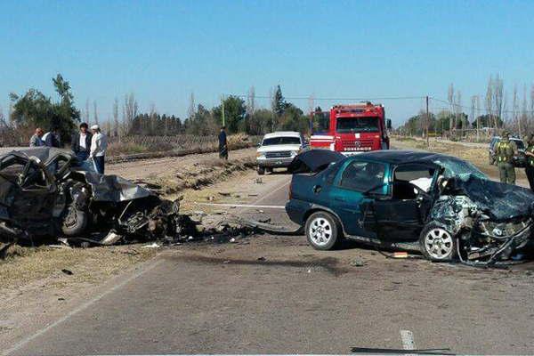 Dos viacutectimas fatales dejoacute un choque muacuteltiple