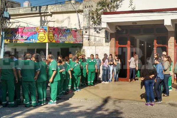 Emotiva despedida le brindaron familiares y compantildeeros a la joven trasplantada que fallecioacute en Buenos Aires