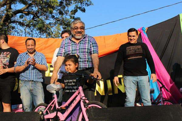 La Municipalidad agasajoacute a los  nintildeos del barrio General Paz 