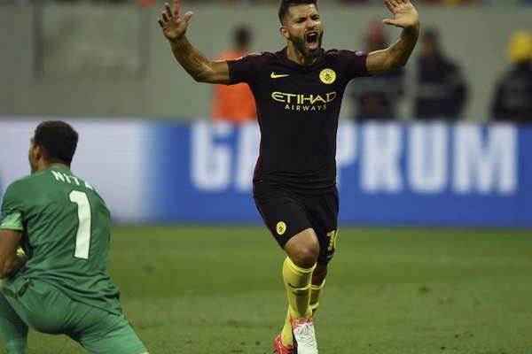 Sergio Aguumlero marcoacute tres goles y falloacute dos penales en la goleada de Manchester City