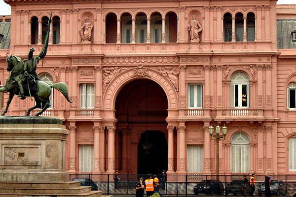 Una nueva amenaza de bomba en Casa Rosada obligoacute a reforzar controles