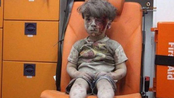 Omran Daqneesh el pequentildeo que sobrevivioacute a un terrible atentado en Siria