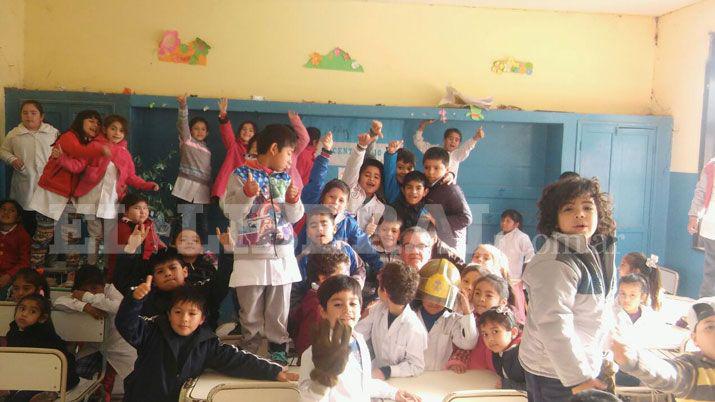 Bomberos voluntarios visitaron escuelas del interior santiaguentildeo
