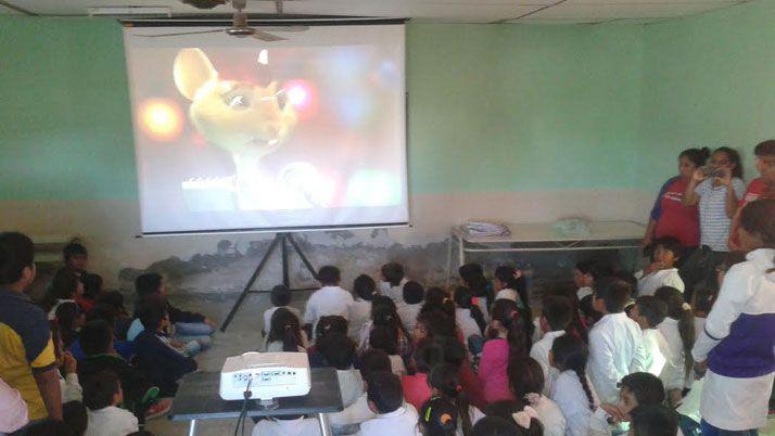 El cine moacutevil proyectoacute peliacuteculas en El Cruce Figueroa