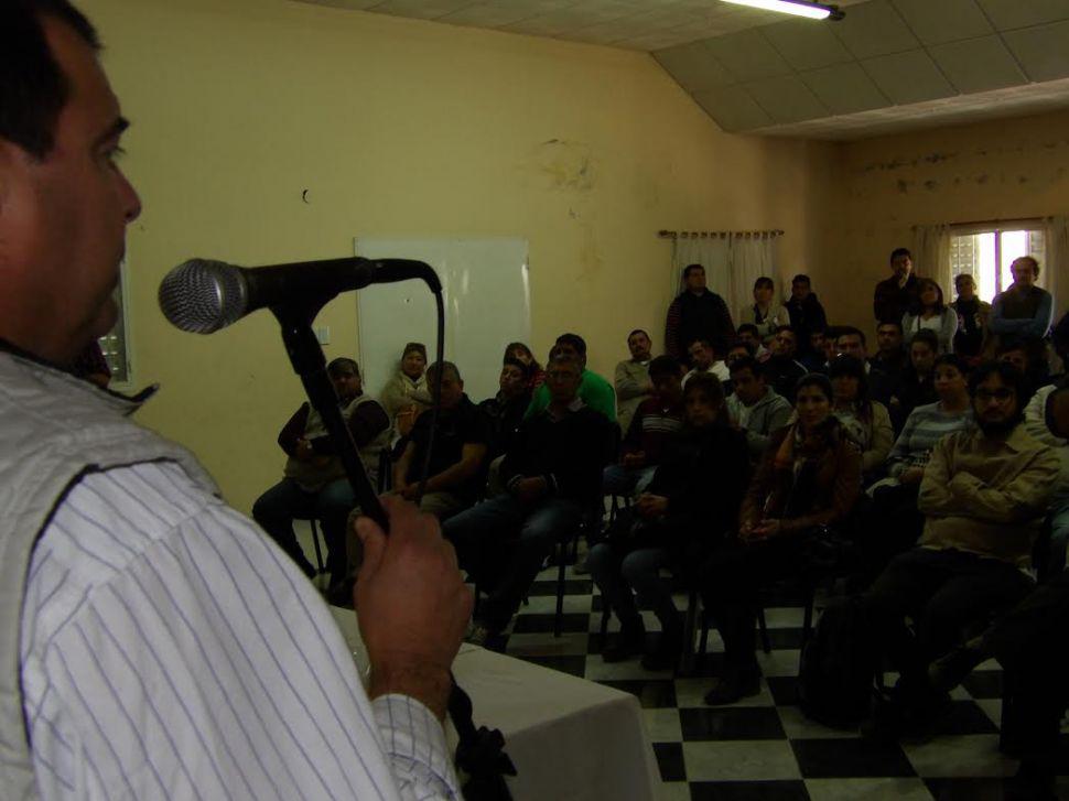 Capacitan a Joacutevenes Productivos en Ojo de Agua