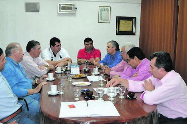 El Centro de Comercio e Industria bandentildeo se sumoacute al apoyo para aprobar la ley del descanso dominical