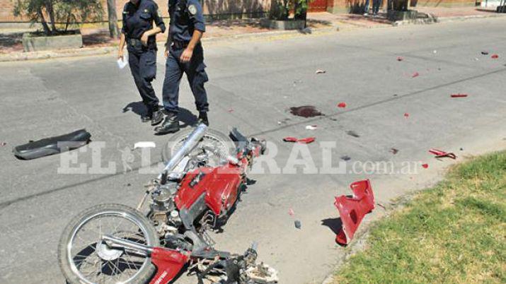Brutal accidente deja a dos motociclistas heridos