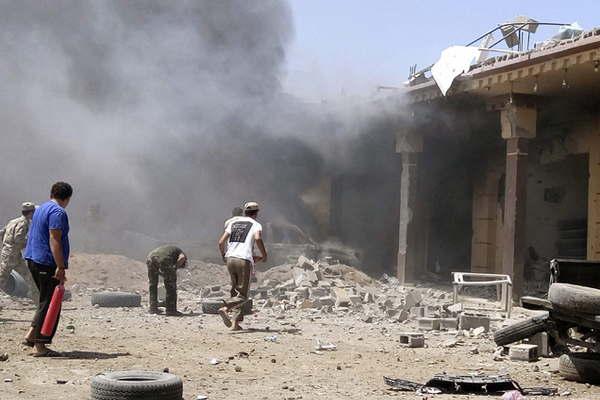 Varios muertos y miles de desplazados por los bombardeos