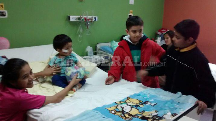 Santiago Rugby repartioacute juguetes a los chicos del Cepsi