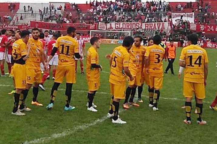El Aurinegro cayó en tierras tucumanas