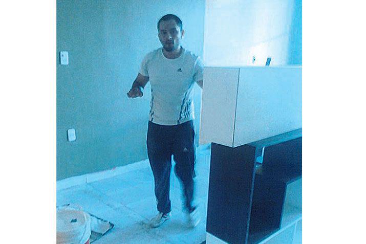 El aprendiz de carpintero que estudioacute y ahora vende los muebles que fabrica