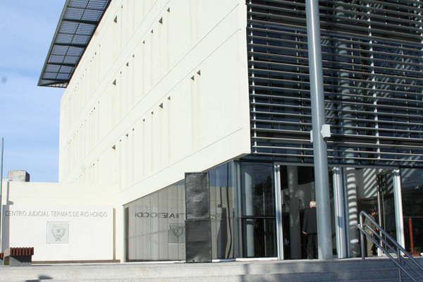 Tuvo relaciones sexuales con una menor y amenazaba con suicidarse si lo dejaba