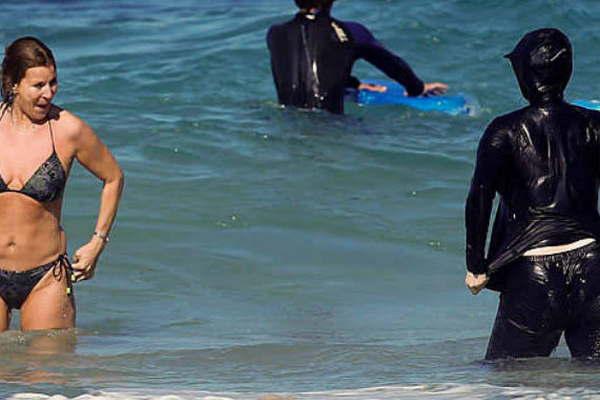 El Vaticano consideroacute exagerado el veto del gobierno franceacutes al burkini