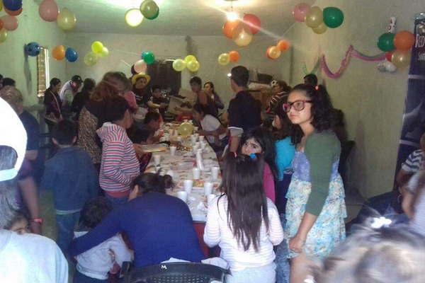 Fiesta para los nintildeos en la Sociedad de Fomento Sarmiento