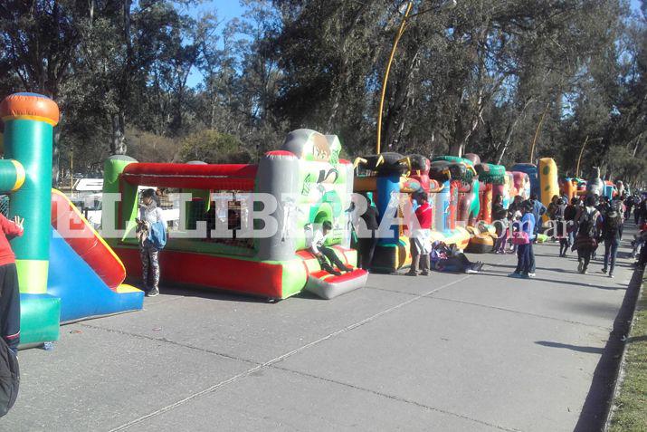 El festejo del Diacutea del Nintildeo en el Parque Aguirre