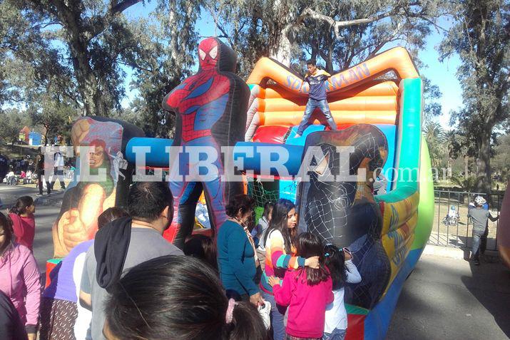 El festejo del Diacutea del Nintildeo en el Parque Aguirre